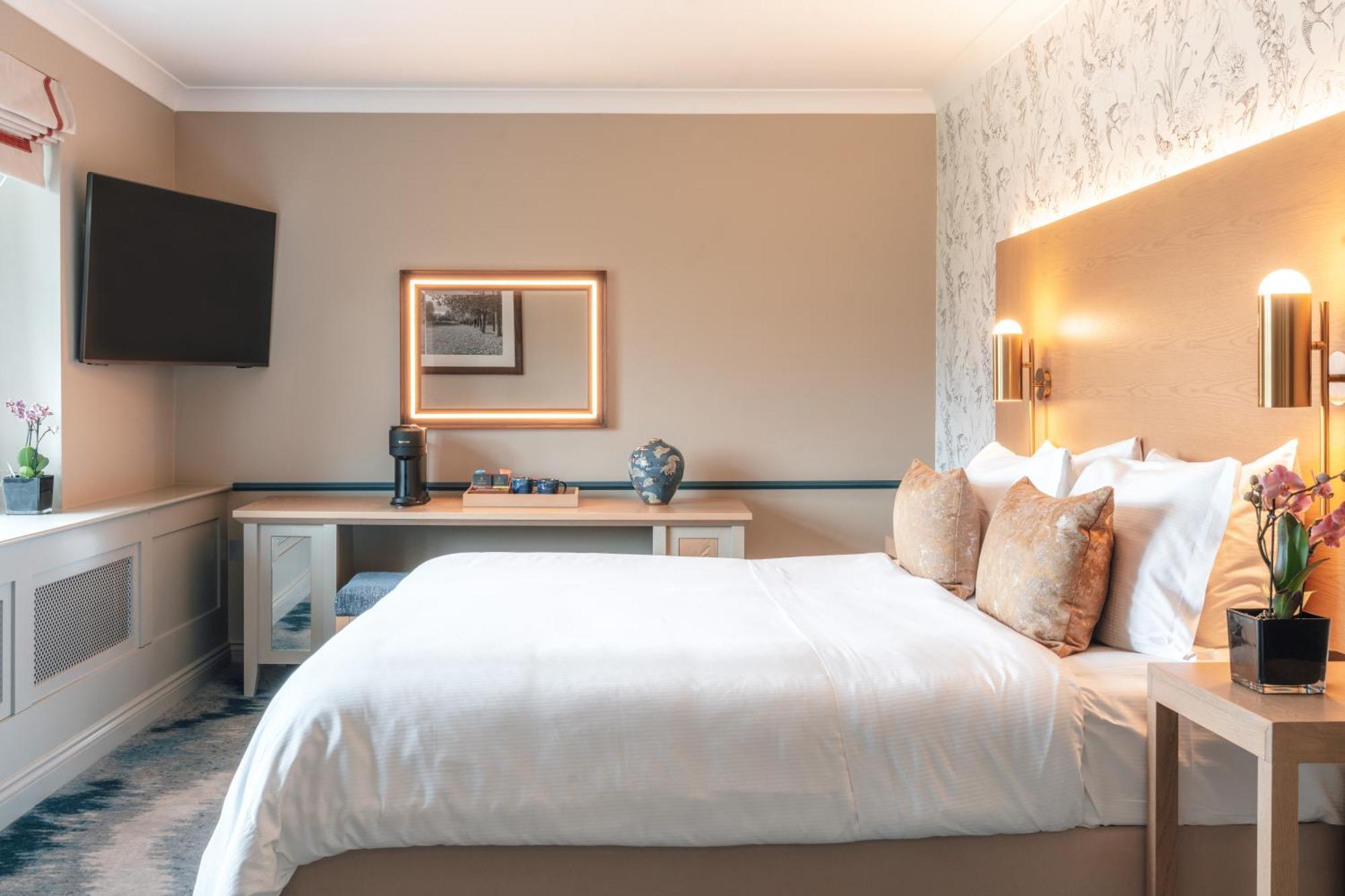 The Belfry Hotel & Resort Sutton Coldfield Oda fotoğraf